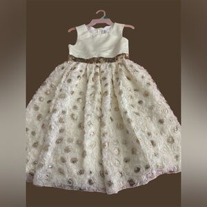 Gorgeous cream and gold dress for girls. Perfect for any Special Occasion😍